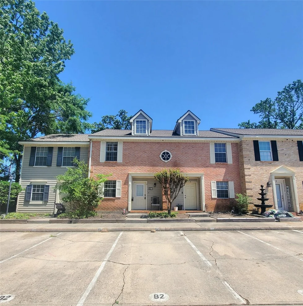 Unit for sale at 2030 Plantation Drive, Conroe, TX 77301
