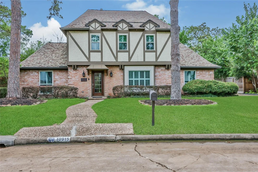 Unit for sale at 10915 Holly Springs Drive, Houston, TX 77042