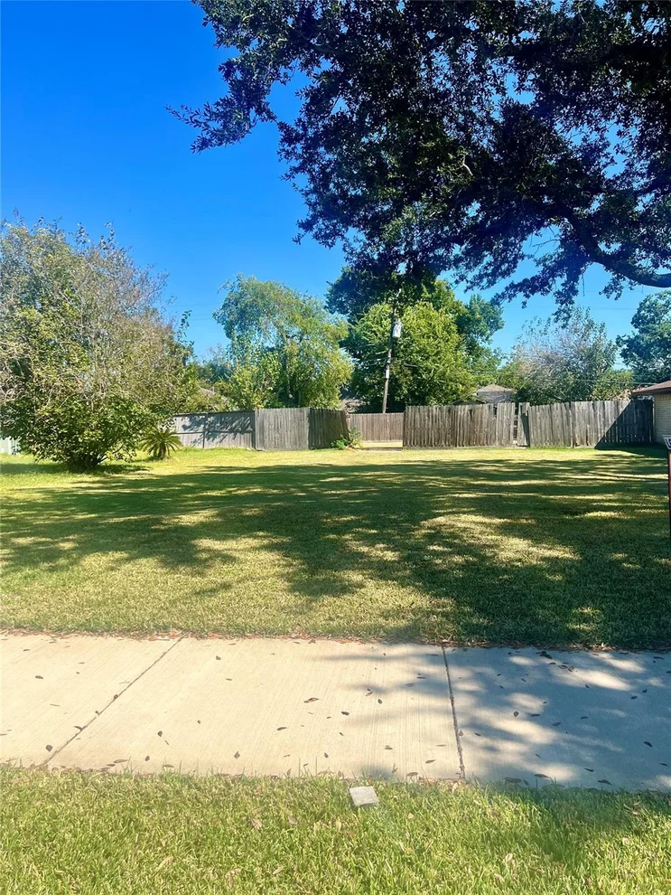 Unit for sale at 0 S 7th Street, La Porte, TX 77571