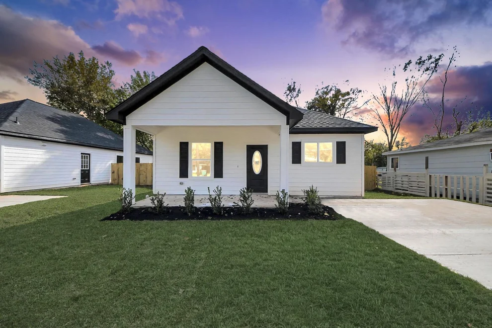Unit for sale at 1813 Thompson Street, La Marque, TX 77568