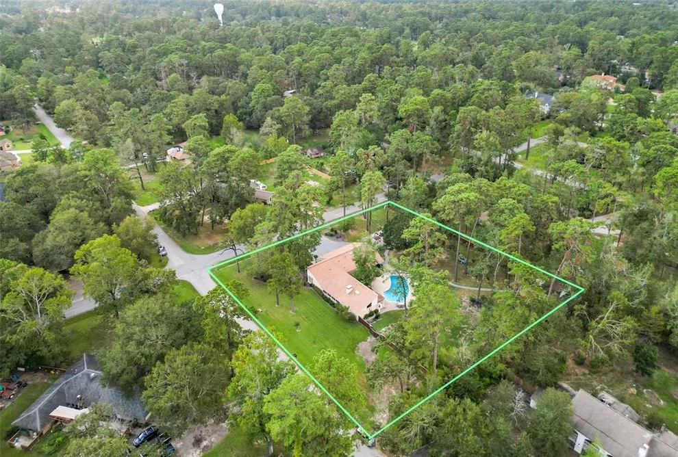 Unit for sale at 1501 Mistletoe Lane, Kingwood, TX 77339
