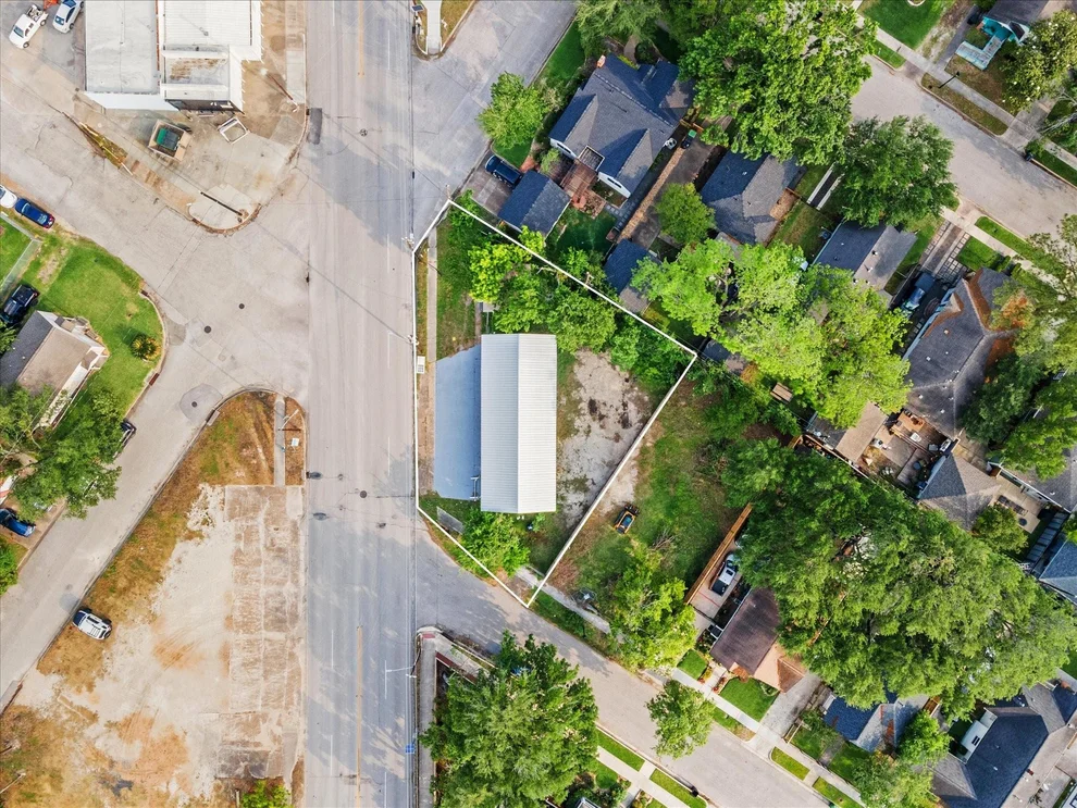 Unit for sale at 5207 N Main Street, Houston, TX 77009