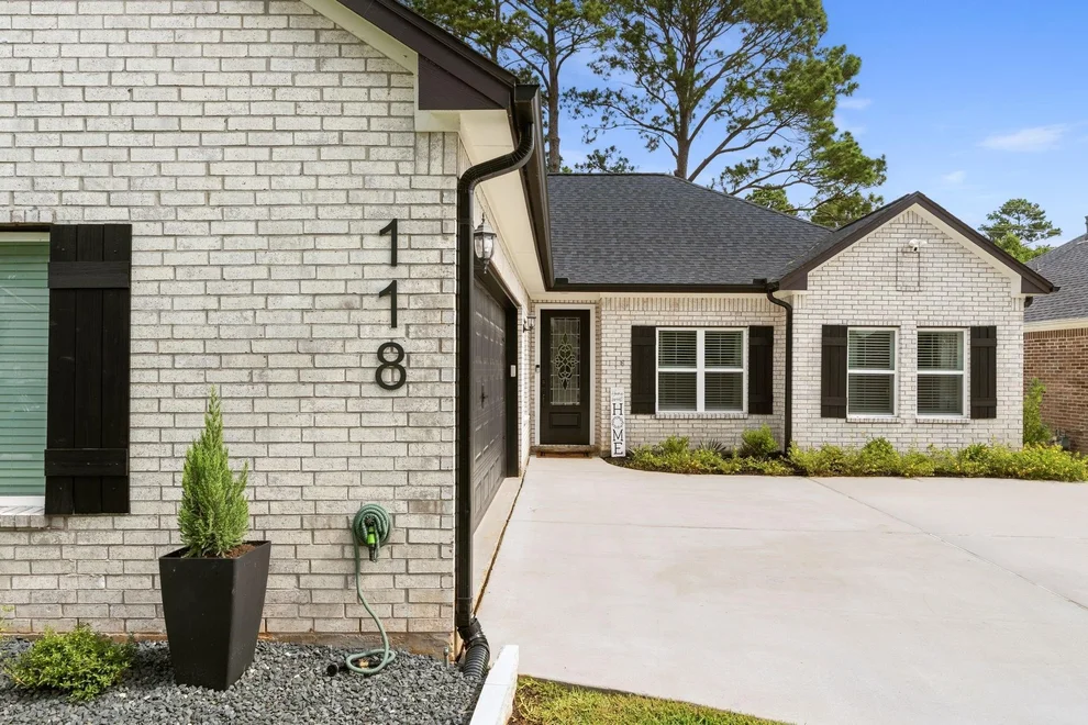 Unit for sale at 118 Wick Willow Road, Montgomery, TX 77356