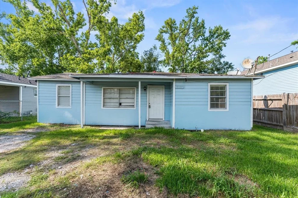 Unit for sale at 8121 Woodlyn Road, Houston, TX 77028