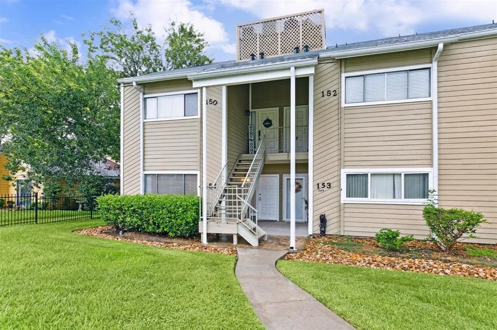 Unit for sale at 151 April Point Drive S, Conroe, TX 77356