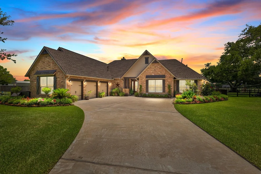 Unit for sale at 15819 Bayou Oaks Drive, Danbury, TX 77534