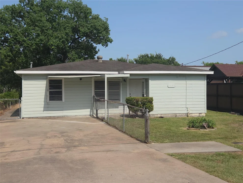 Unit for sale at 122 S Willow Street, Texas City, TX 77591