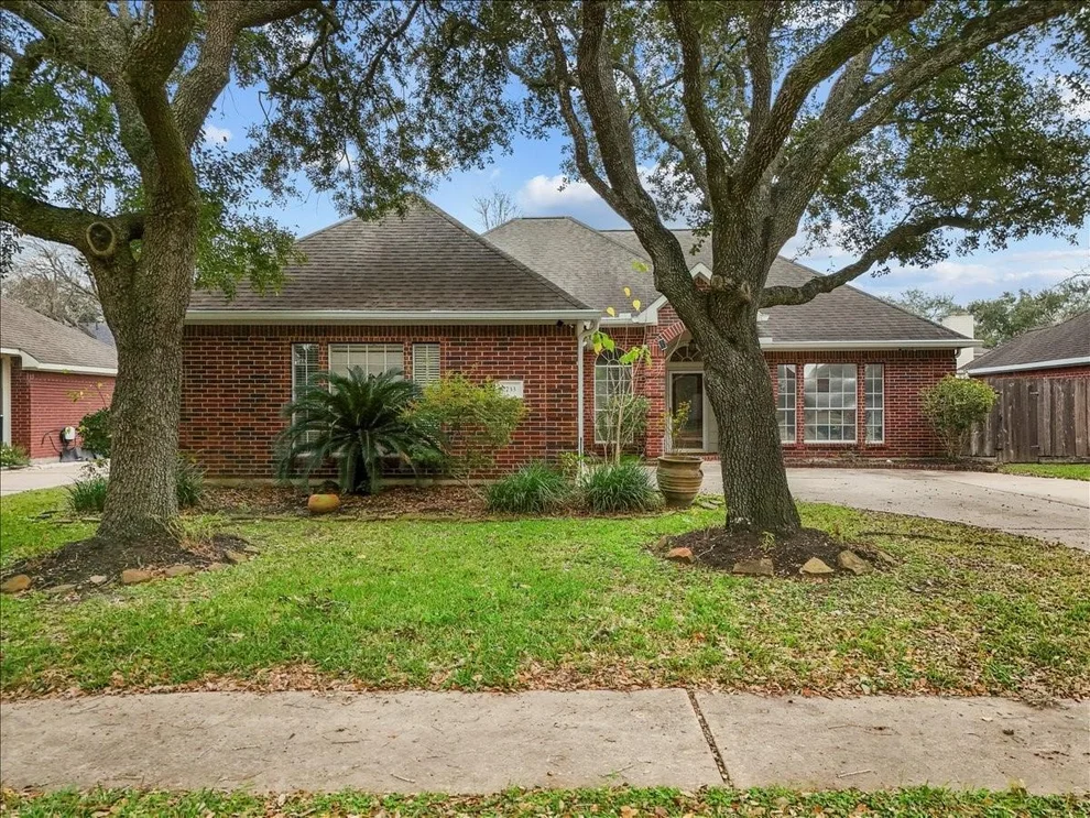 Unit for sale at 2733 W Oaks Boulevard, Pearland, TX 77584