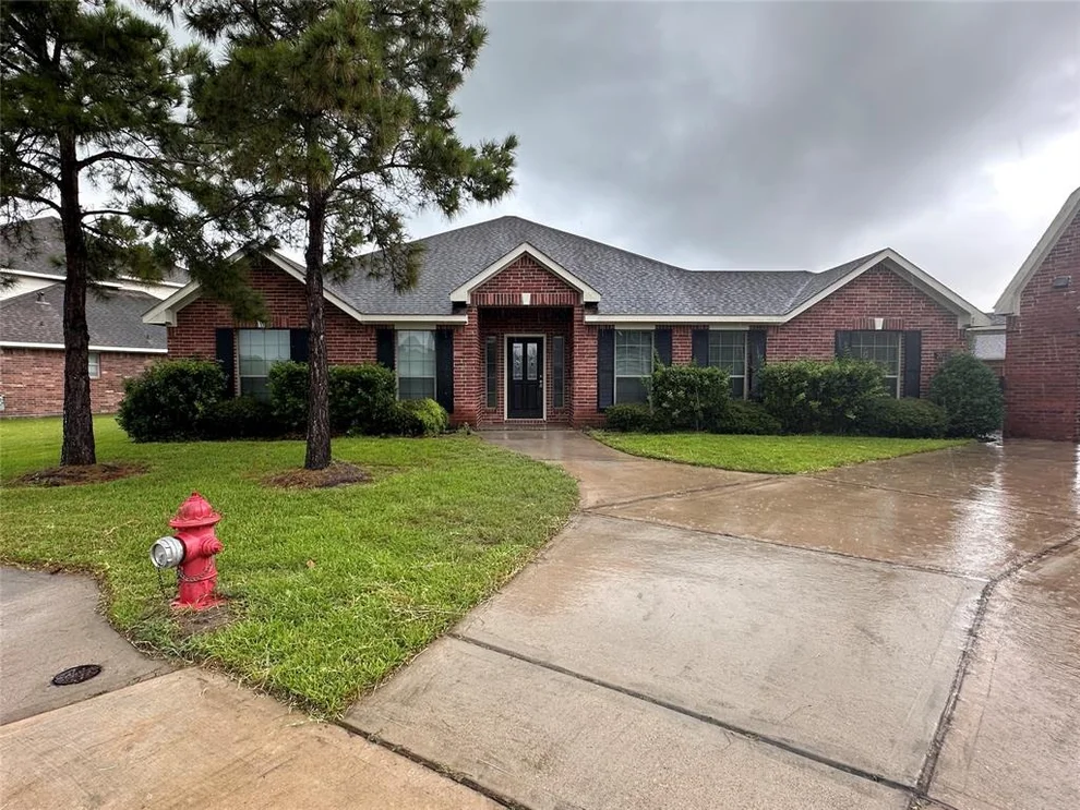 Unit for sale at 2023 Oracle Drive, League City, TX 77573