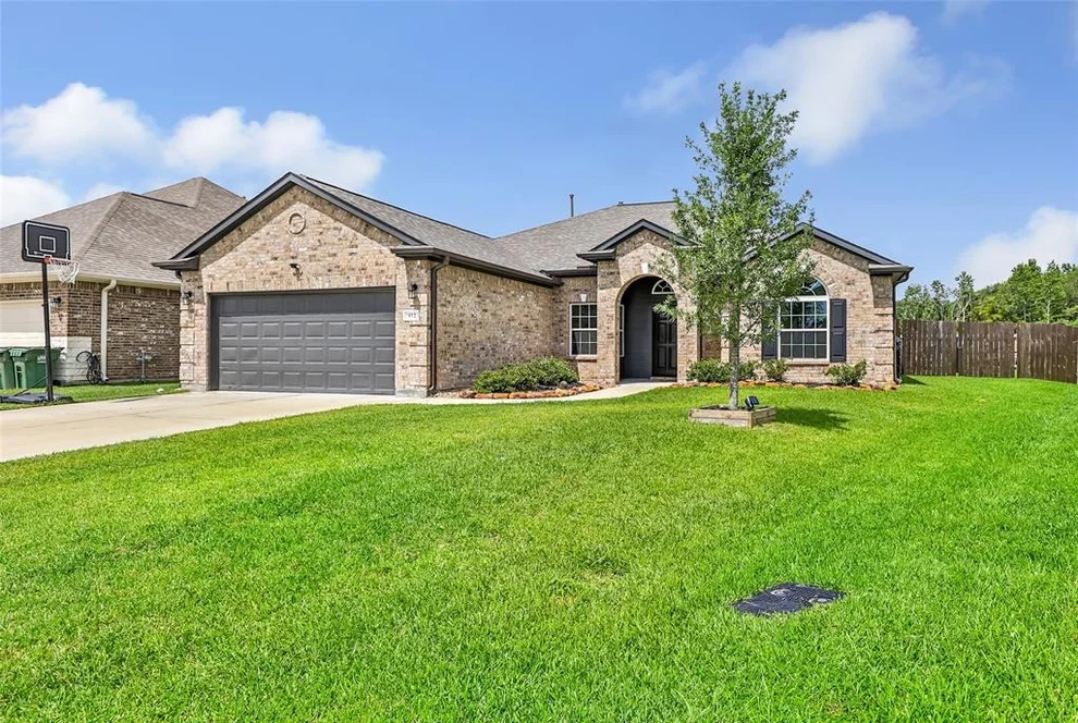 Unit for sale at 412 Pebble Drive, Dayton, TX 77535