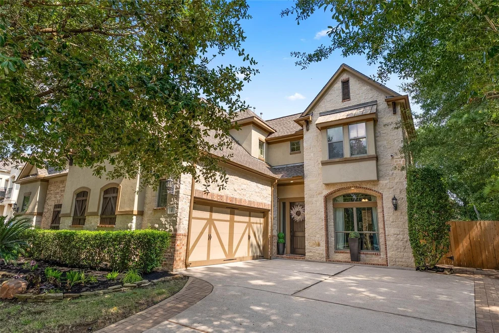 Unit for sale at 2 Knights Crossing Drive, The Woodlands, TX 77382