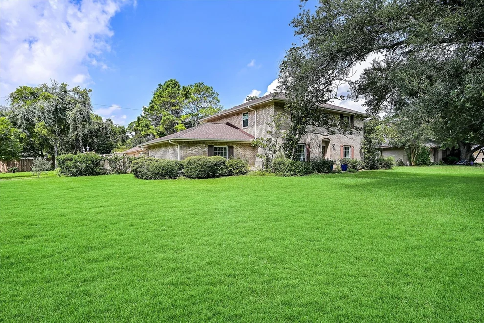 Unit for sale at 716 Penn Drive, Friendswood, TX 77546