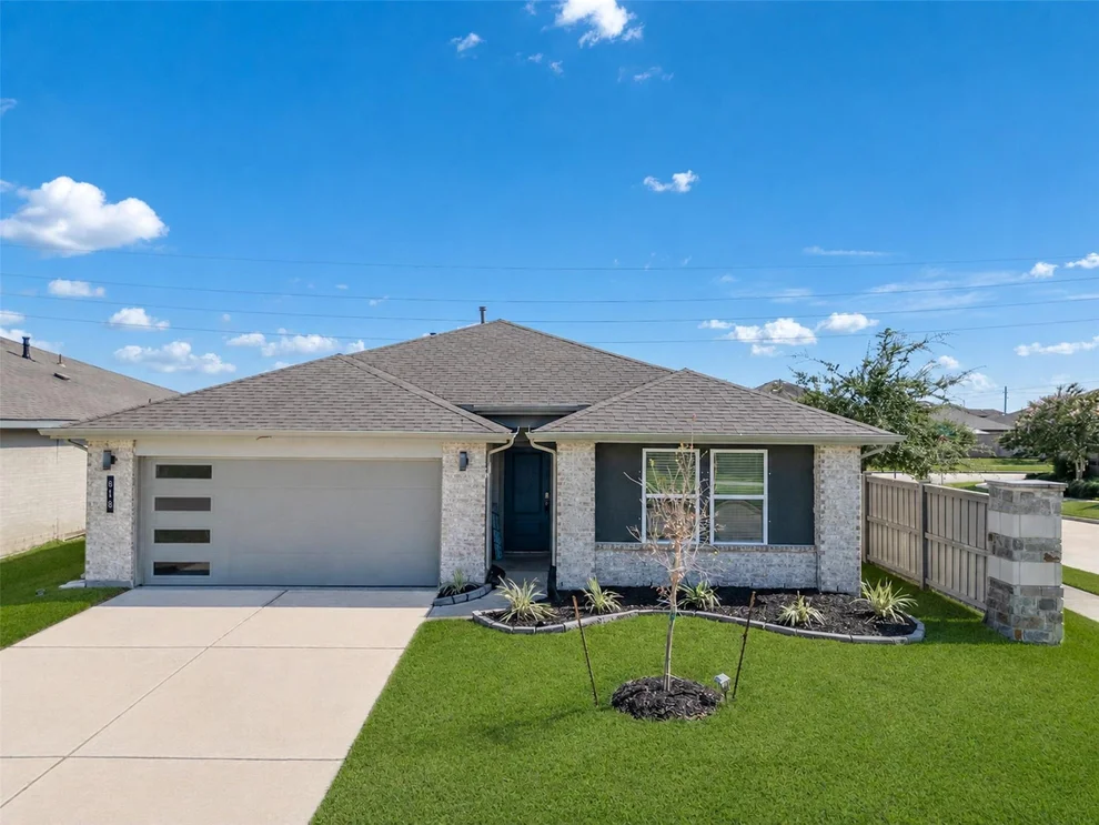 Unit for sale at 818 Betsy Hill Drive, Rosharon, TX 77583