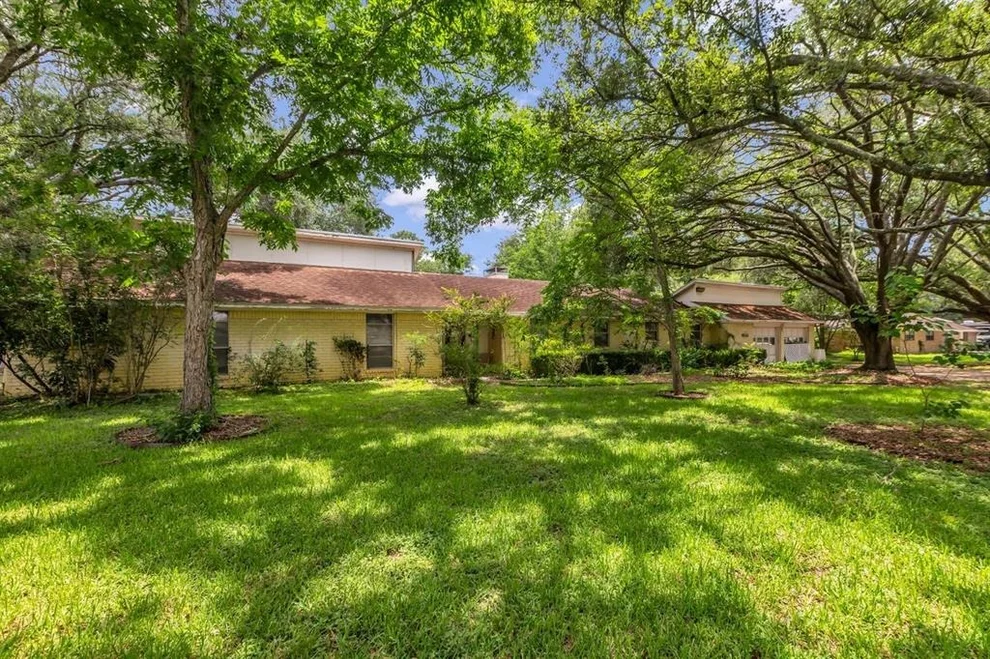 Unit for sale at 3405 E Circle Drive, Pearland, TX 77581