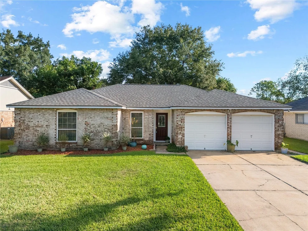 Unit for sale at 2303 Mimosa Court, League City, TX 77573
