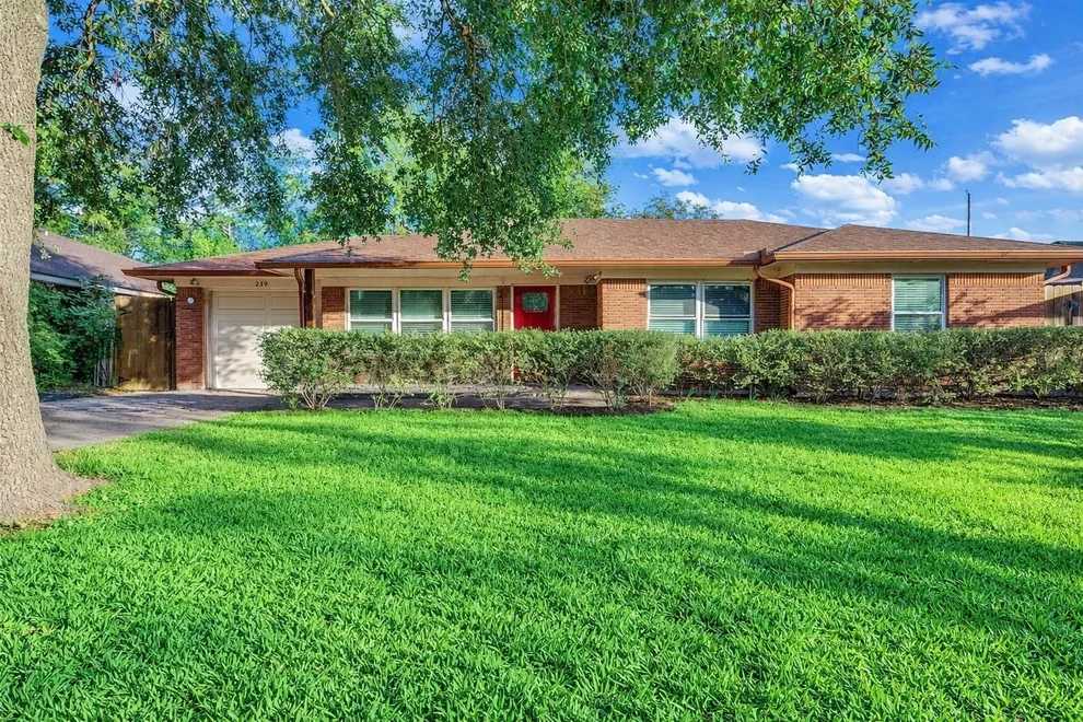 Unit for sale at 219 E Janisch Road, Houston, TX 77022