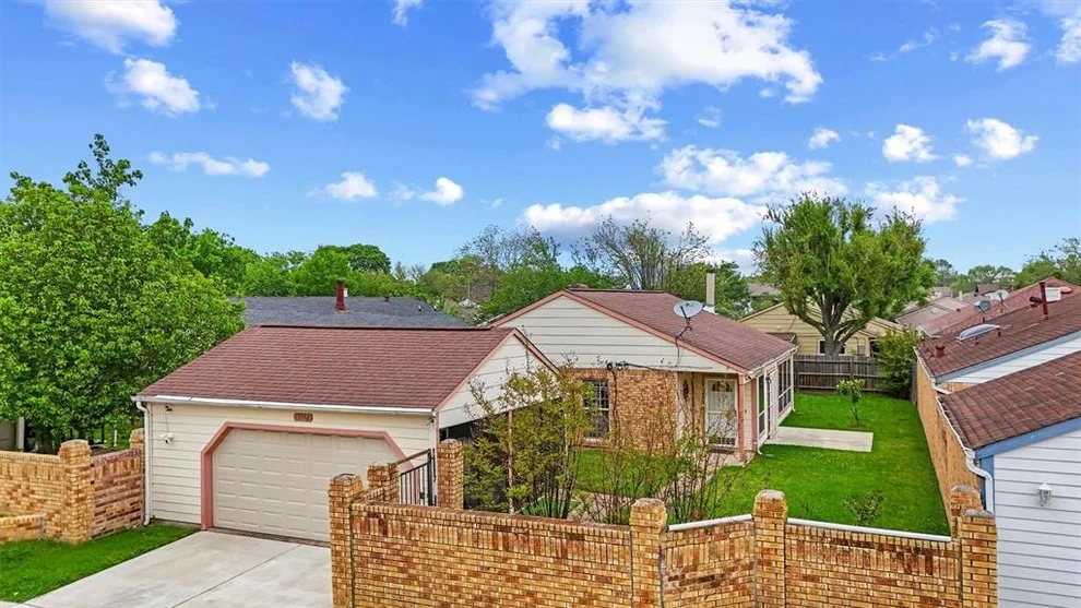 Unit for sale at 13542 Pasa Robles Lane, Houston, TX 77083