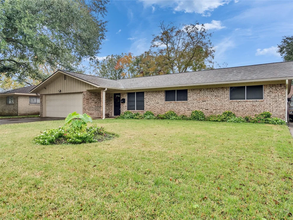 Unit for sale at 2825 Encino Avenue, Bay City, TX 77414