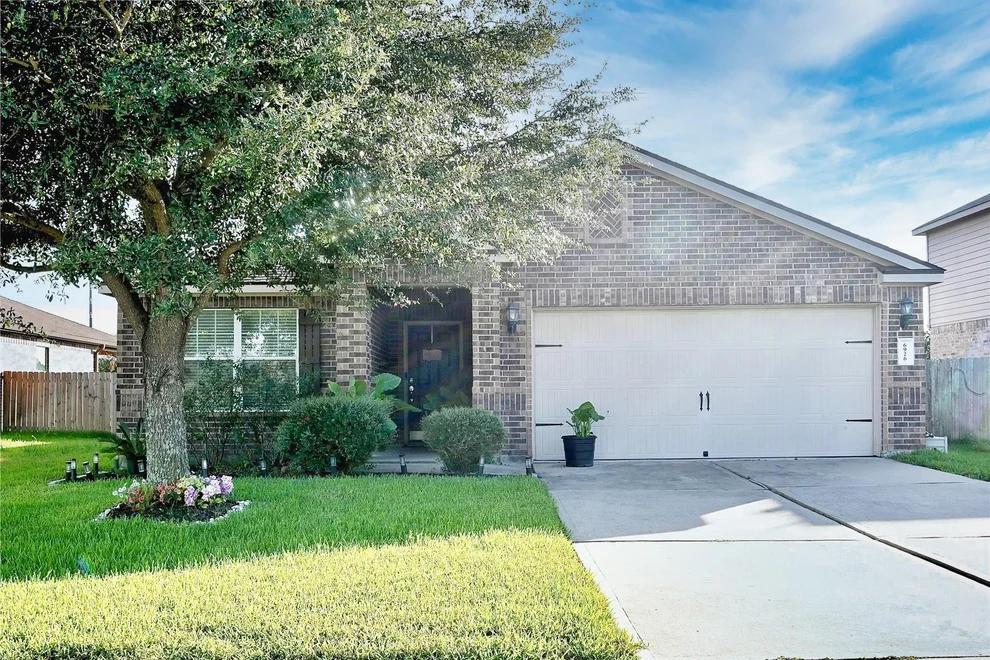 Unit for sale at 6926 Chessgate Falls Ln, Richmond, TX 77469