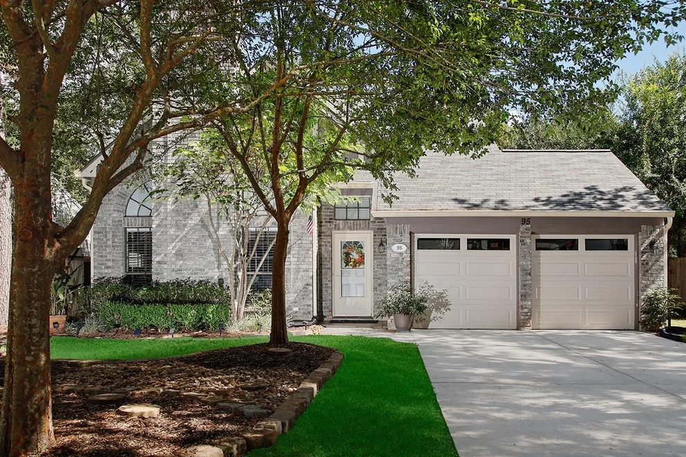 Unit for sale at 95 N Pathfinders Circle, The Woodlands, TX 77381