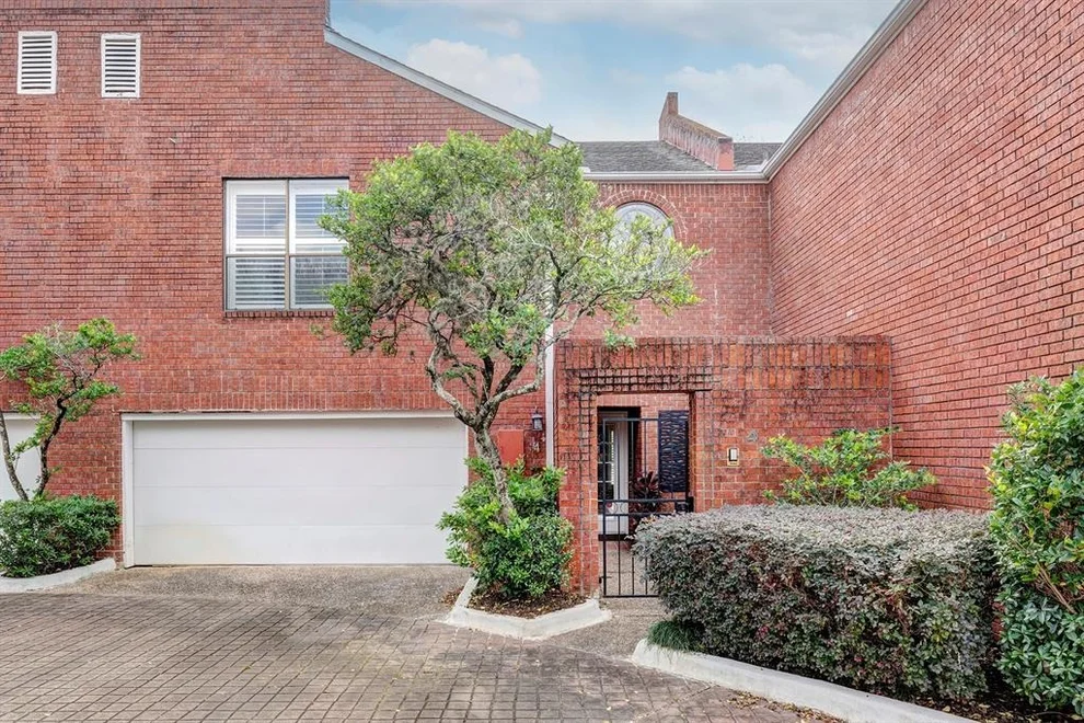 Unit for sale at 4 Rutgers Place, West University Place, TX 77005