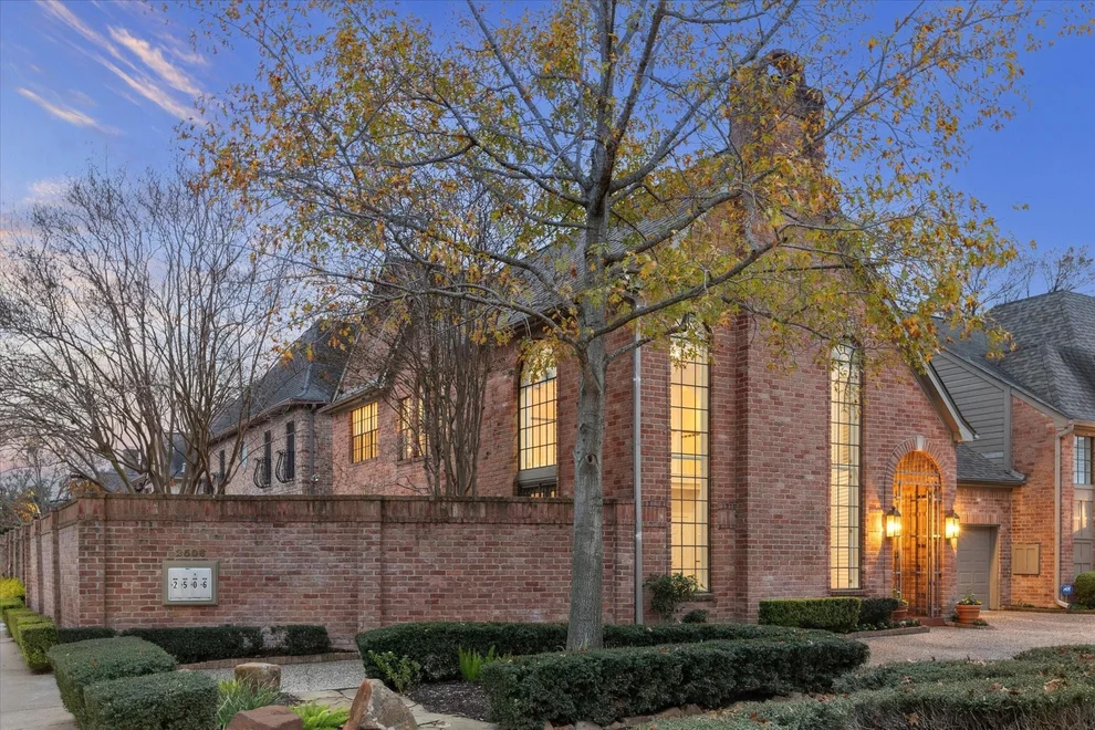 Unit for sale at 2506 Potomac Drive, Houston, TX 77057