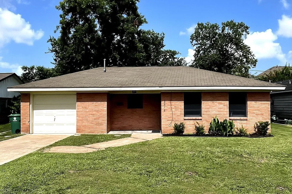 Unit for sale at 2218 Silverbonnet Street, Houston, TX 77055