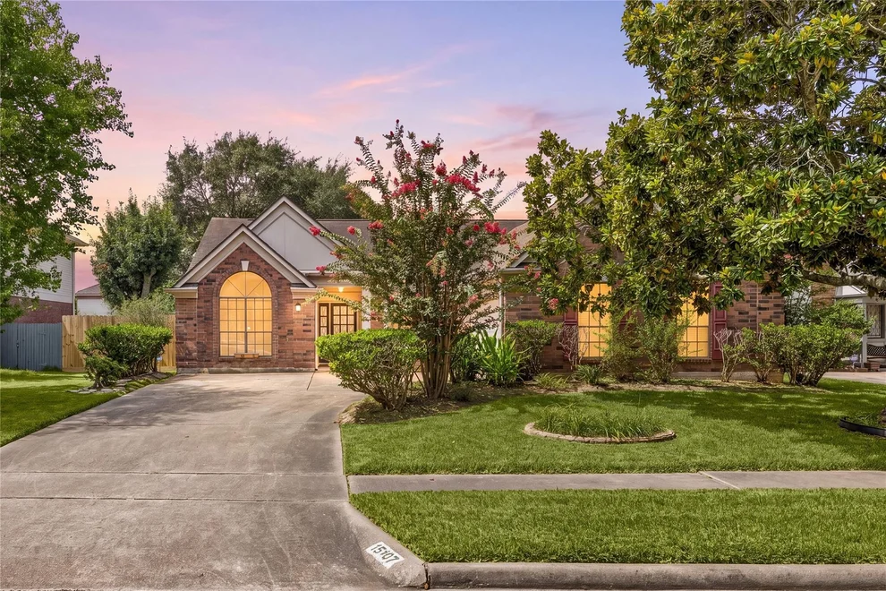 Unit for sale at 15107 Berkshire Green Drive, Houston, TX 77083