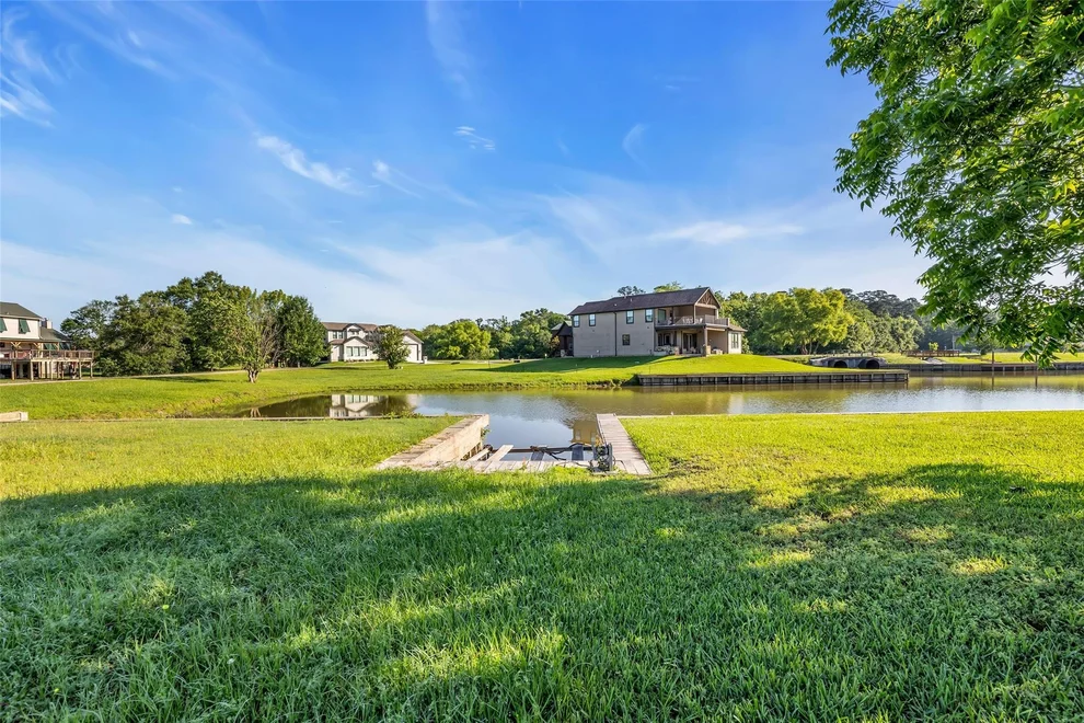 Unit for sale at 1 Island Point, Huntsville, TX 77340