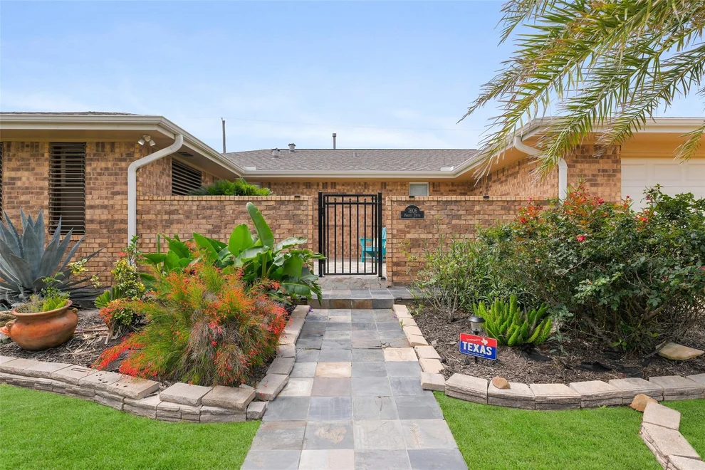 Unit for sale at 7806 Pruitt Drive, Galveston, TX 77554