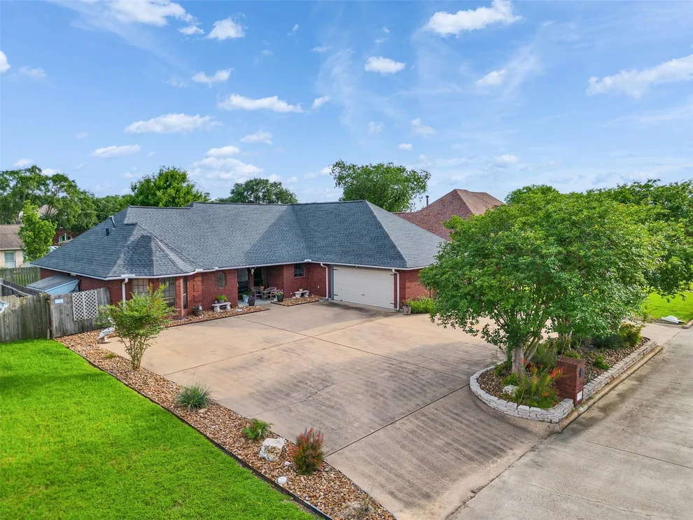 Unit for sale at 1717 24th Avenue, Texas City, TX 77590