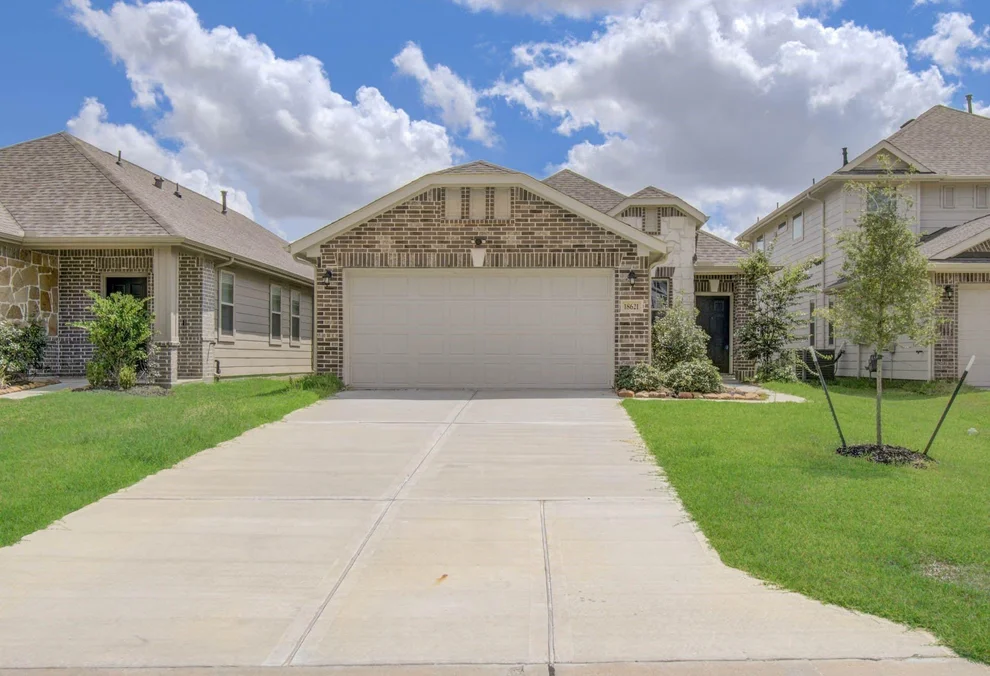 Unit for sale at 18621 Hunter William Way, New Caney, TX 77357