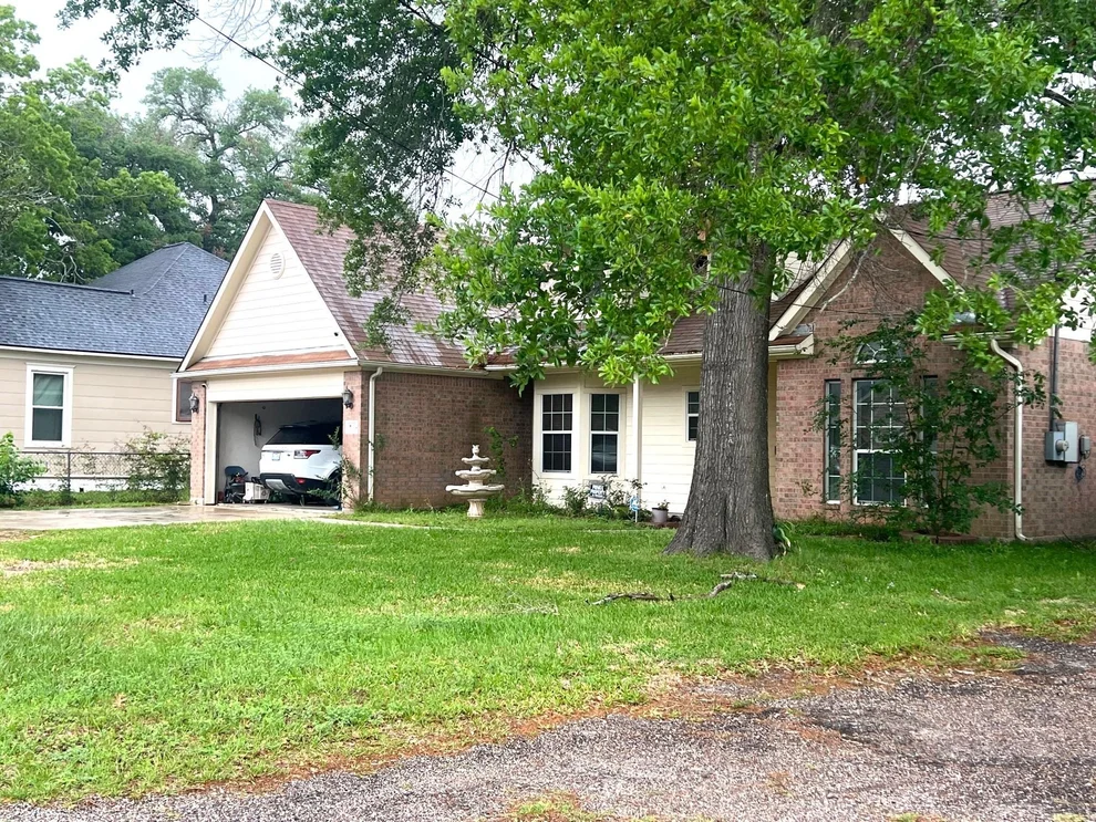 Unit for sale at 714 Fowlkes Street, Sealy, TX 77474