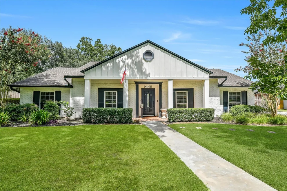 Unit for sale at 9 Earlham Drive, Friendswood, TX 77546