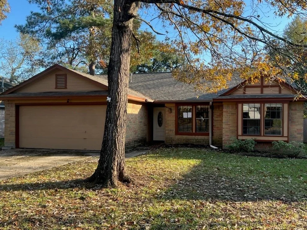 Unit for sale at 302 Bedford Lane, Conroe, TX 77303
