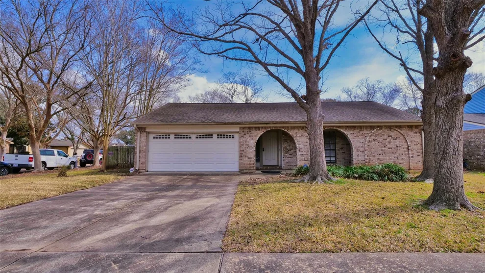 Unit for sale at 2915 Mesquite Drive, Sugar Land, TX 77479