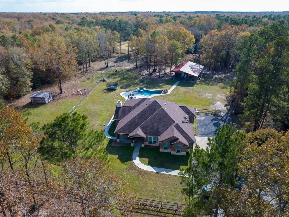 Unit for sale at 675 Somerset Trail, Point Blank, TX 77364