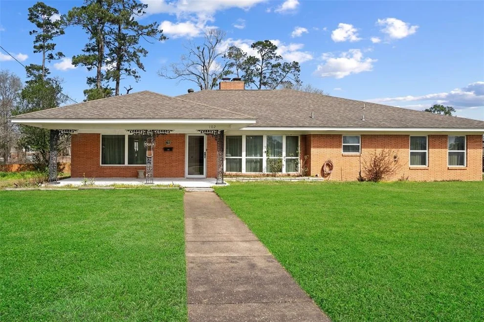Unit for sale at 102 Conroe Drive, Conroe, TX 77301