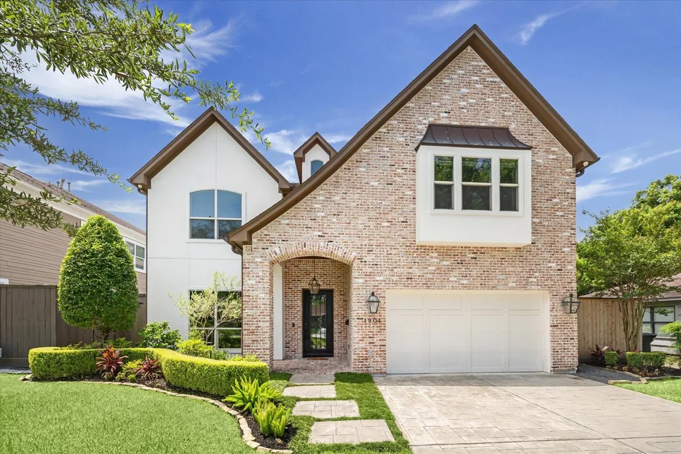 Unit for sale at 1901 Woodcrest Drive, Houston, TX 77018
