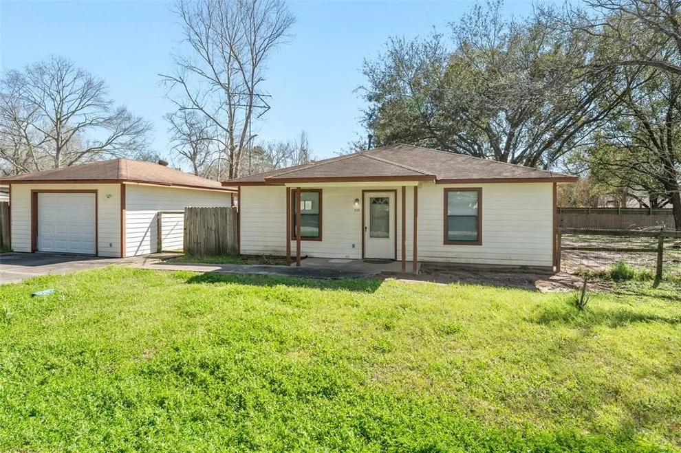 Unit for sale at 2611 Center Street, Waller, TX 77484