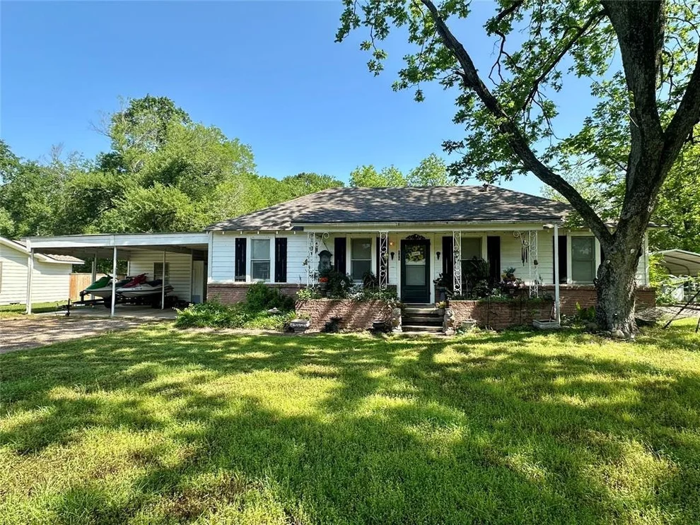 Unit for sale at 105 Blackstone, White Oak, TX 75693