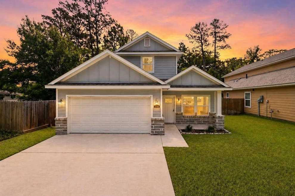 Unit for sale at 719 Cherokee Drive, Montgomery, TX 77316