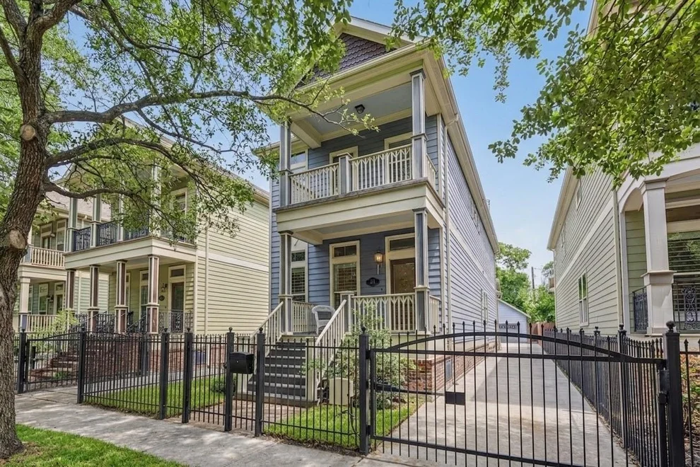 Unit for sale at 125 E 22nd Street, Houston, TX 77008