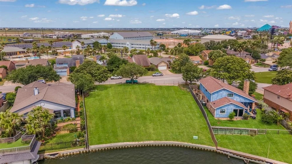 Unit for sale at 22 Lakeview Drive, Galveston, TX 77551