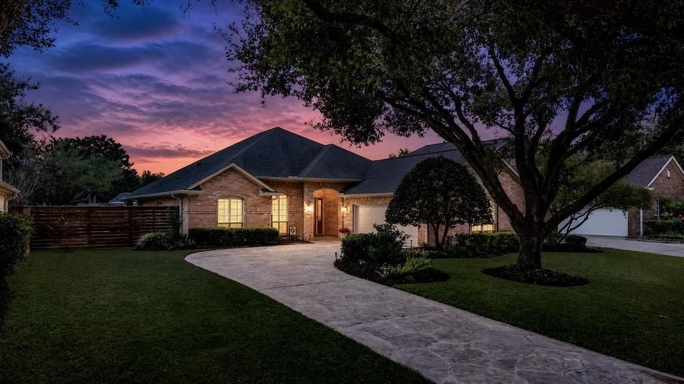 Unit for sale at 4 Crestwood Circle, Sugar Land, TX 77478
