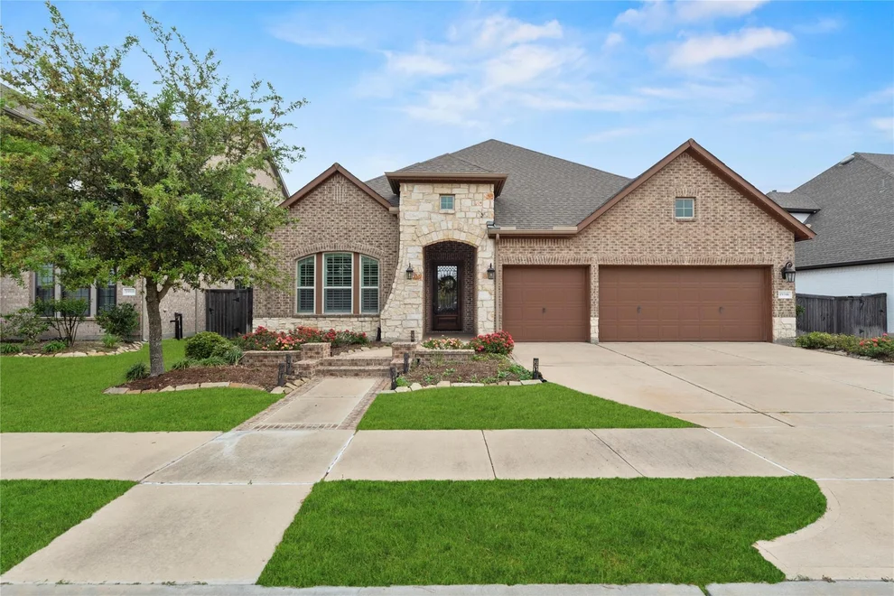 Unit for sale at 19506 Buggy Whip Trail, Cypress, TX 77433