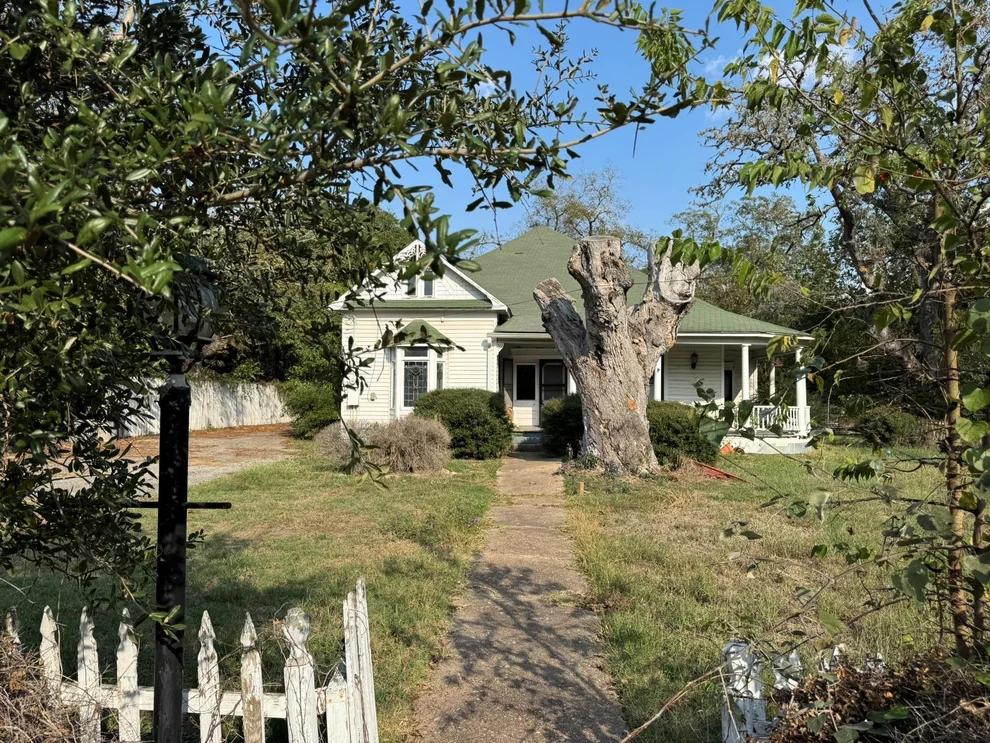 Unit for sale at 330 N Monroe Street, La Grange, TX 78945