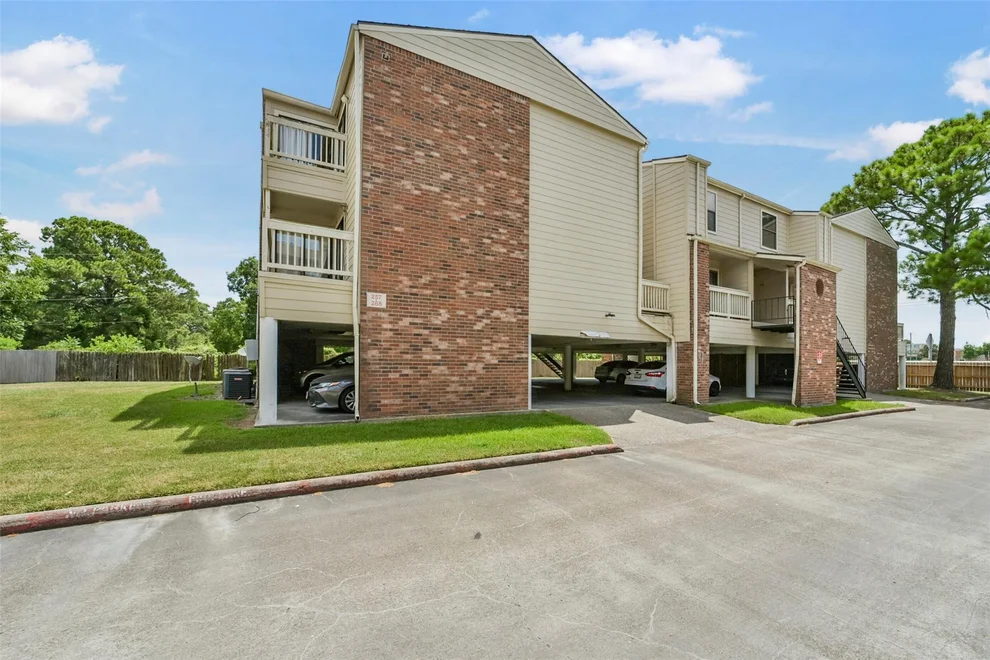 Unit for sale at 2501 Gulf Freeway, Dickinson, TX 77539