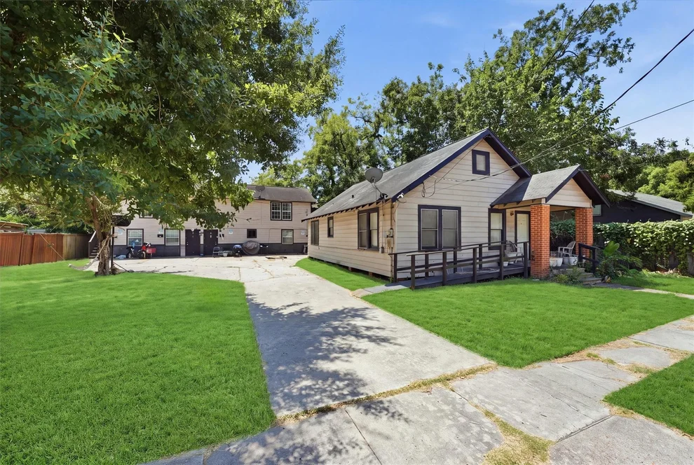 Unit for sale at 605 E Hunnicutt Street, Baytown, TX 77520