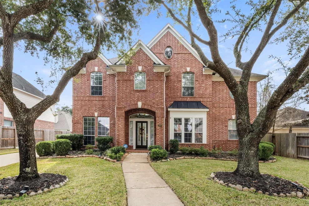 Unit for sale at 3902 Lakeridge Canyon Drive, Sugar Land, TX 77498